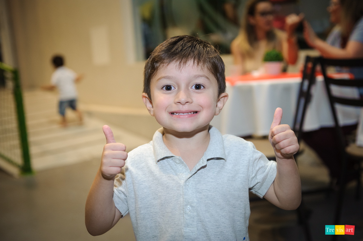 Foto criança festa de aniversário em buffet infantil tema vingadores avengers