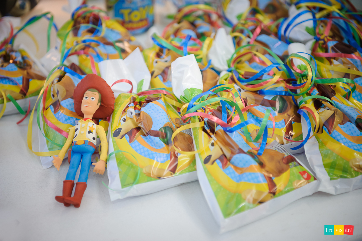 Fotografia festa de aniversario de menino em buffet infantil felizcidade em curitiba com tema de festa toy story
