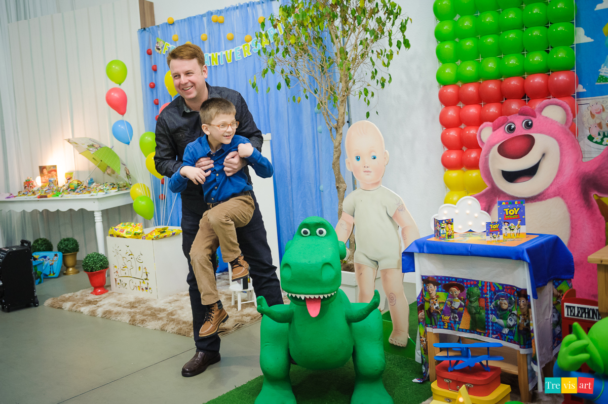 Fotografia festa de aniversario de menino em buffet infantil felizcidade em curitiba com tema de festa toy story