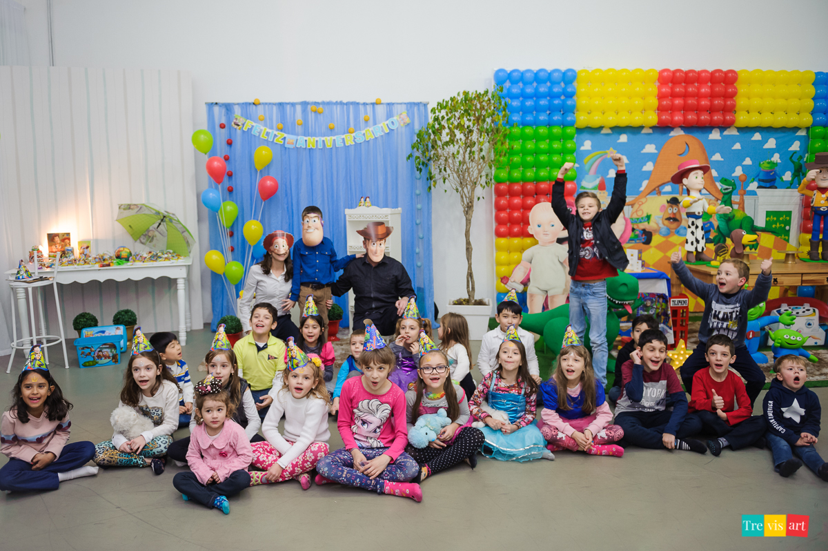 Fotografia festa de aniversario de menino em buffet infantil felizcidade em curitiba com tema de festa toy story