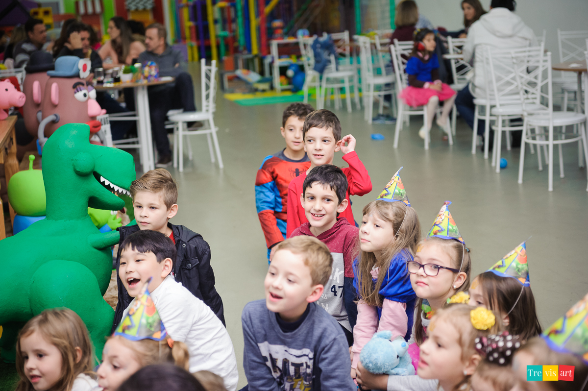 Fotografia festa de aniversario de menino em buffet infantil felizcidade em curitiba com tema de festa toy story