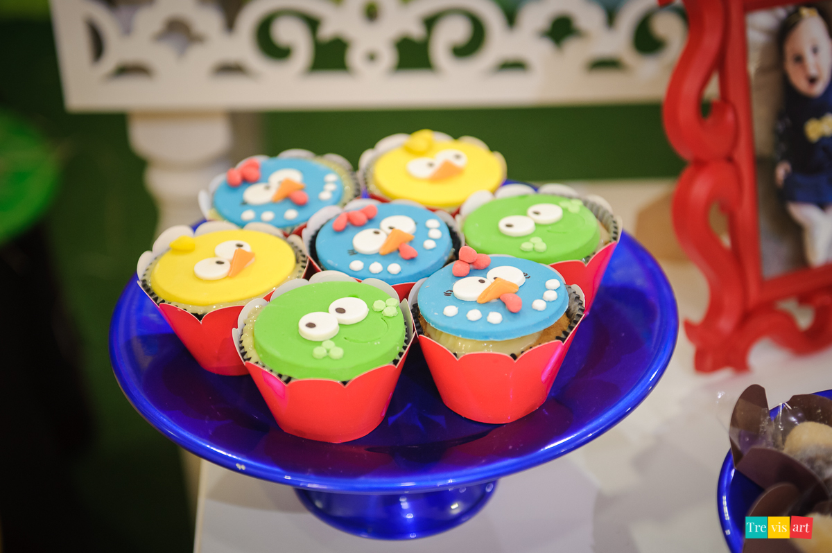 foto festa de aniversario infantil de menina em buffet infantil centopeia em curitiba tema de festa galinha pintadinha
