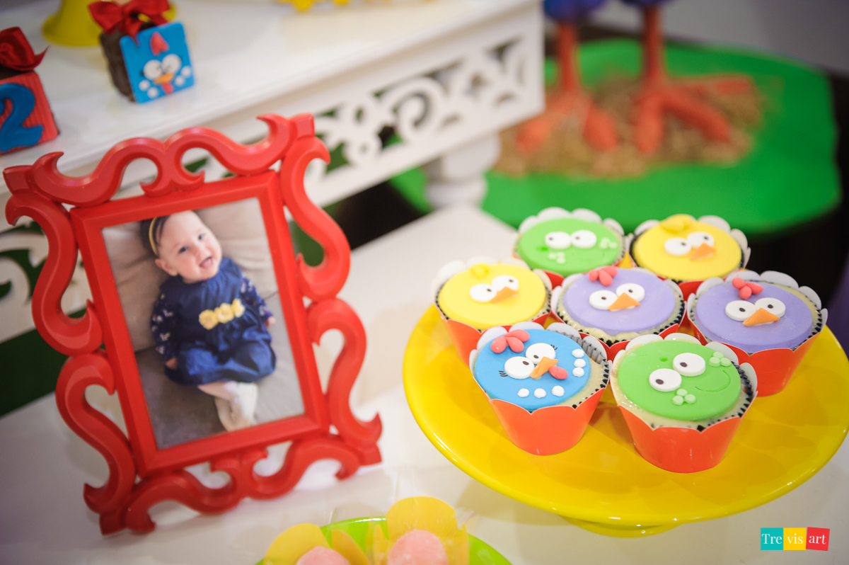 foto festa de aniversario infantil de menina em buffet infantil centopeia em curitiba tema de festa galinha pintadinha