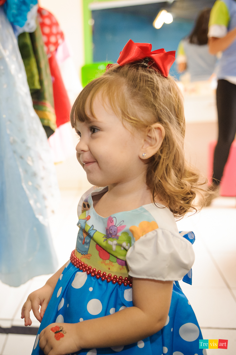 foto festa de aniversario infantil de menina em buffet infantil centopeia em curitiba tema de festa galinha pintadinha