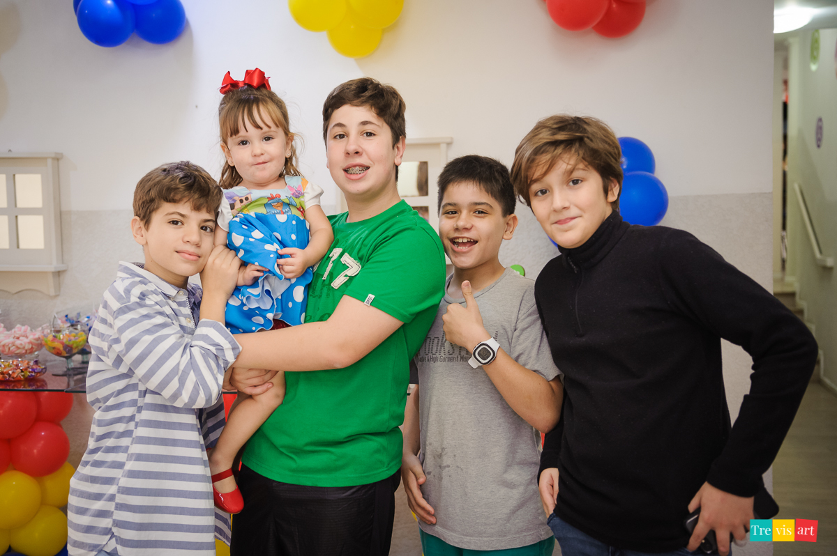 foto festa de aniversario infantil de menina em buffet infantil centopeia em curitiba tema de festa galinha pintadinha