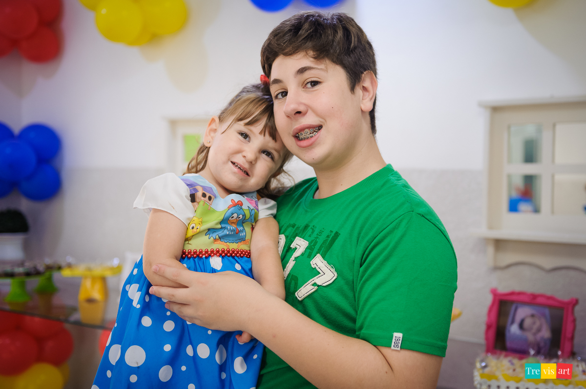foto festa de aniversario infantil de menina em buffet infantil centopeia em curitiba tema de festa galinha pintadinha