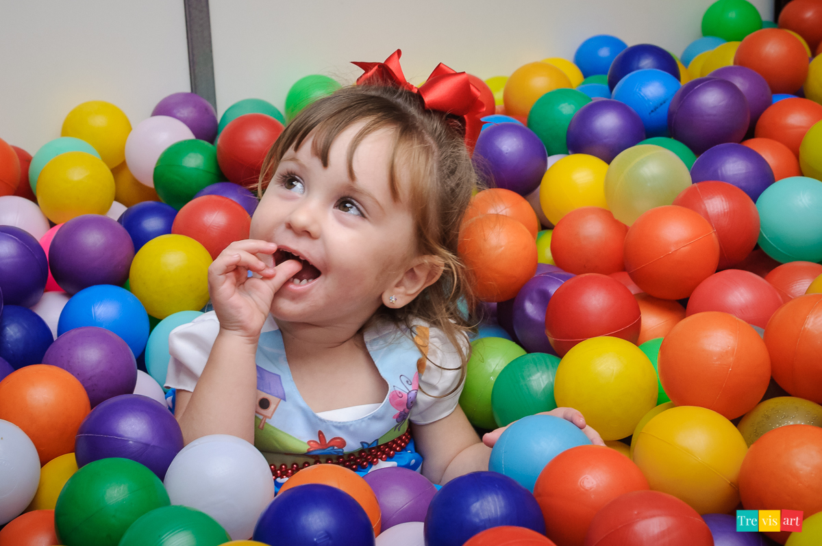 foto festa de aniversario infantil de menina em buffet infantil centopeia em curitiba tema de festa galinha pintadinha