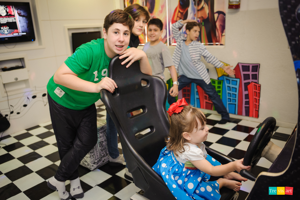 foto festa de aniversario infantil de menina em buffet infantil centopeia em curitiba tema de festa galinha pintadinha