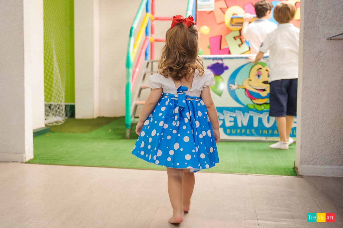 foto festa de aniversario infantil de menina em buffet infantil centopeia em curitiba tema de festa galinha pintadinha