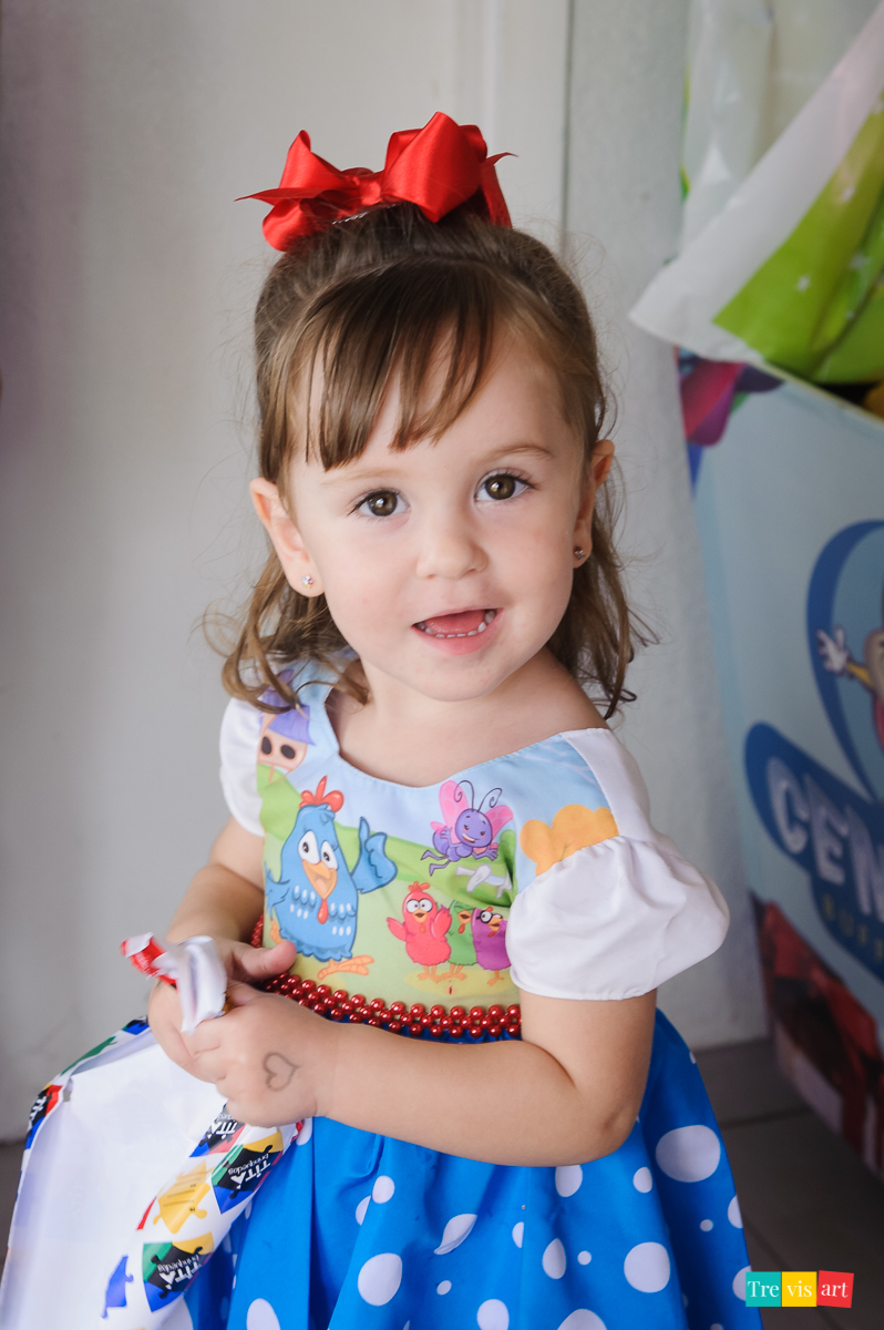 foto festa de aniversario infantil de menina em buffet infantil centopeia em curitiba tema de festa galinha pintadinha