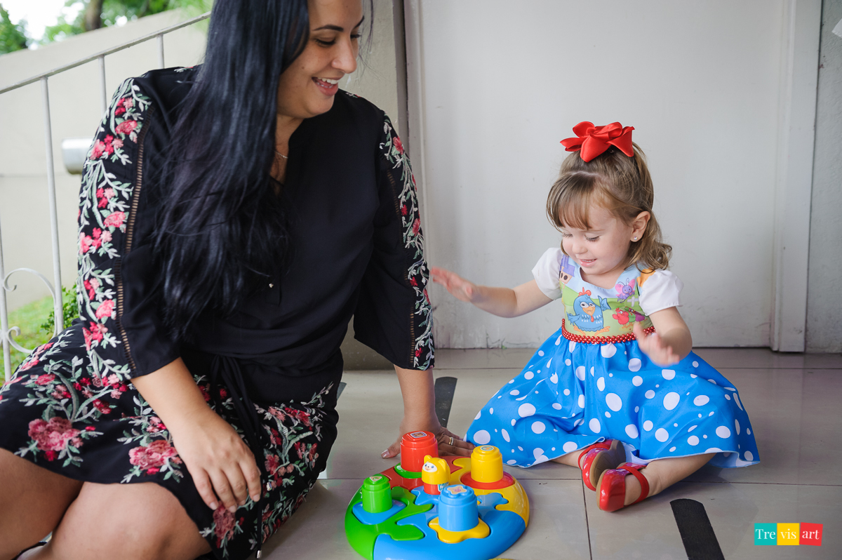 foto festa de aniversario infantil de menina em buffet infantil centopeia em curitiba tema de festa galinha pintadinha
