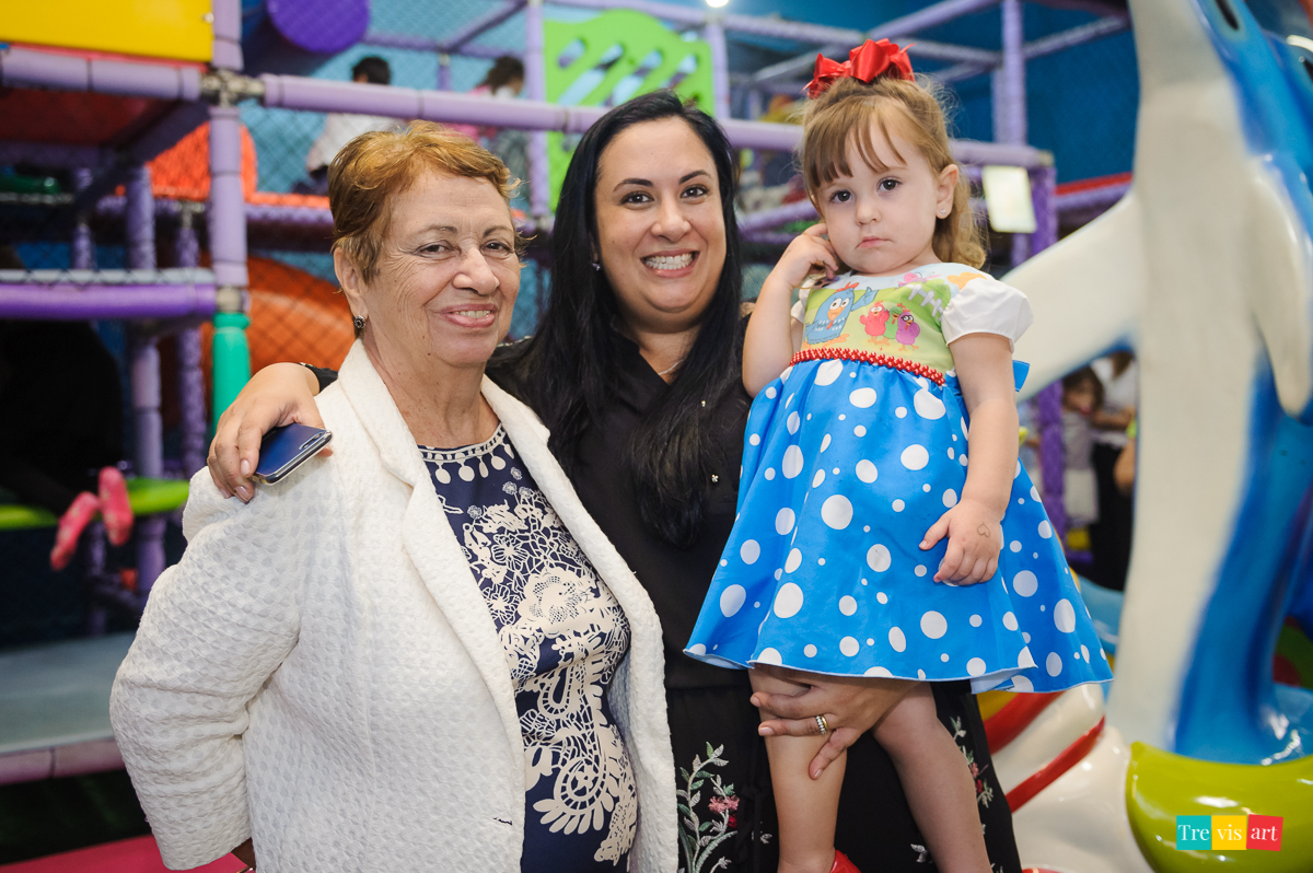 foto festa de aniversario infantil de menina em buffet infantil centopeia em curitiba tema de festa galinha pintadinha