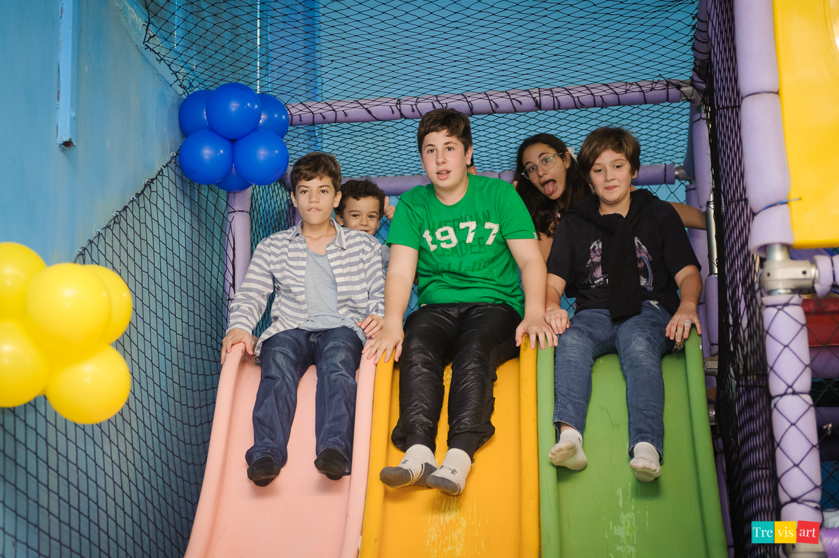 foto festa de aniversario infantil de menina em buffet infantil centopeia em curitiba tema de festa galinha pintadinha