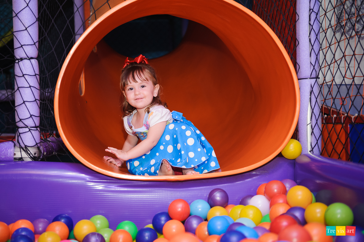foto festa de aniversario infantil de menina em buffet infantil centopeia em curitiba tema de festa galinha pintadinha