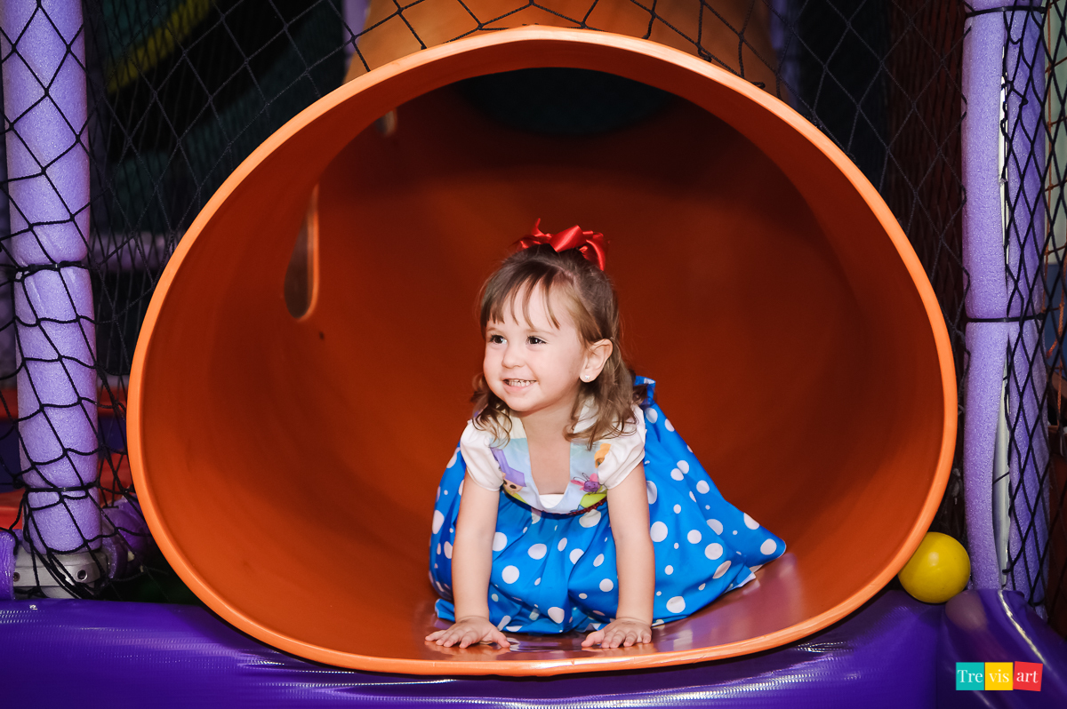 foto festa de aniversario infantil de menina em buffet infantil centopeia em curitiba tema de festa galinha pintadinha