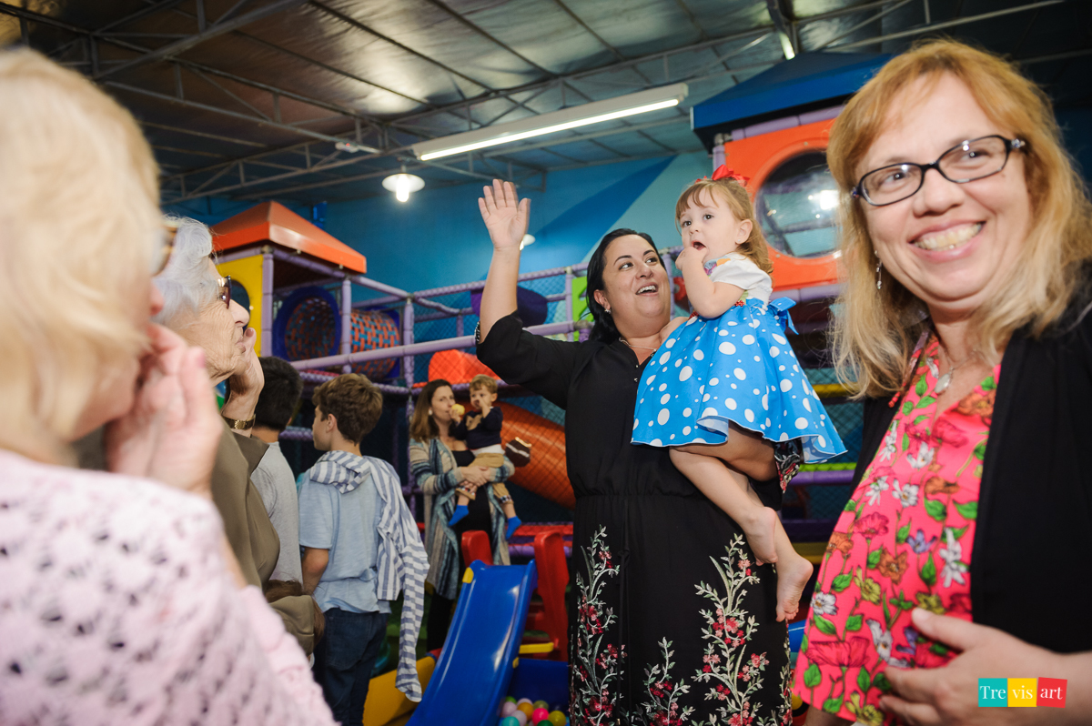 foto festa de aniversario infantil de menina em buffet infantil centopeia em curitiba tema de festa galinha pintadinha