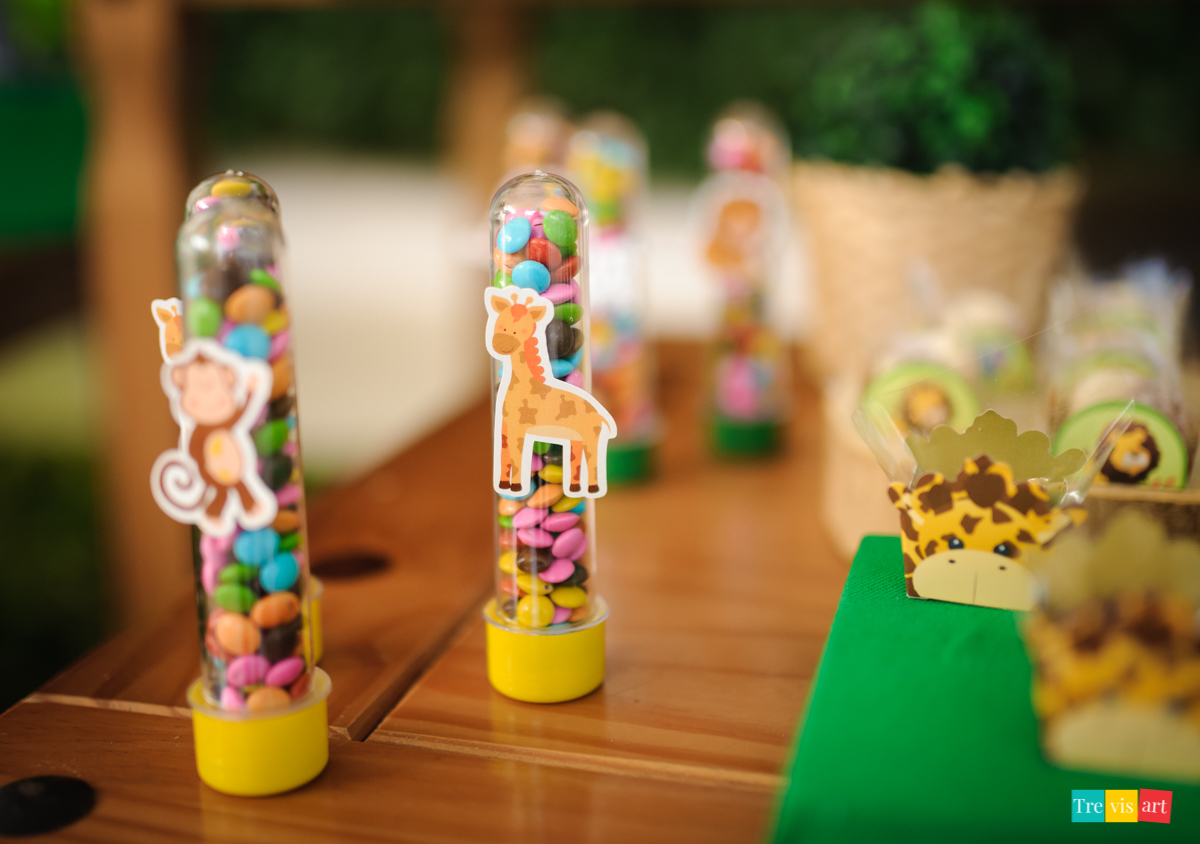 Tubetes personalizados de festa infantil no tema Madagascar