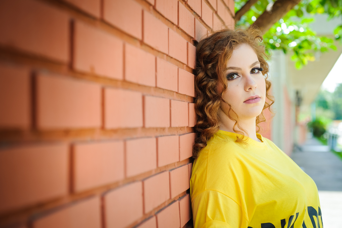 Menina 15 anos posando para foto no seu book de fotos de 15 anos