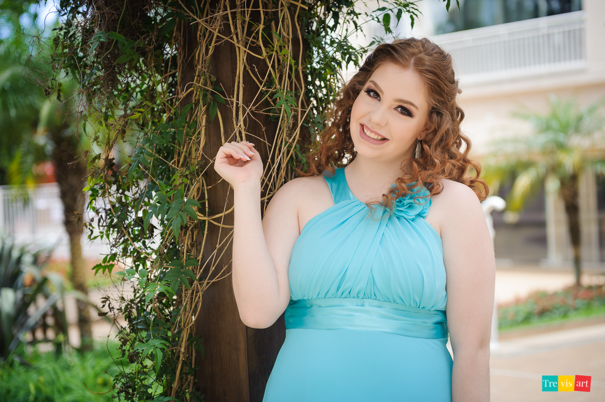 Menina posando para foto de 15 anos