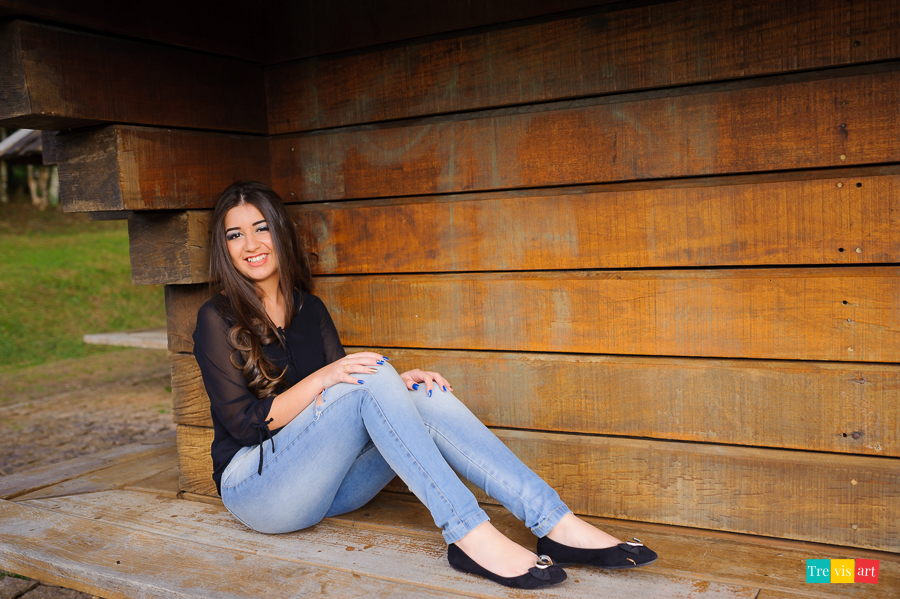 Fotografia de 15 anos ao luz do dia parque memorial ucraniano em curitiba
