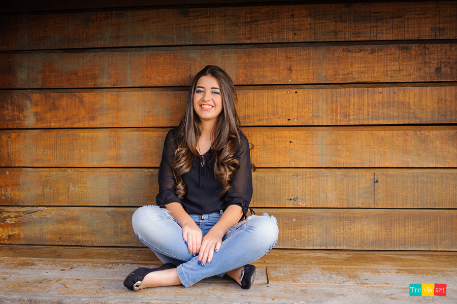 Foto de 15 anos ao luz do dia no parque memorial ucraniano em curitiba
