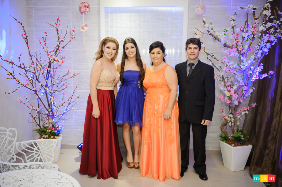 Família na foto de festa de 15 anos