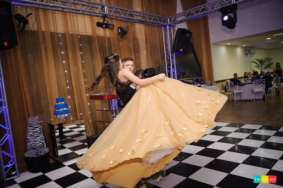 Dança da valsa com o príncipe na festa de 15 anos