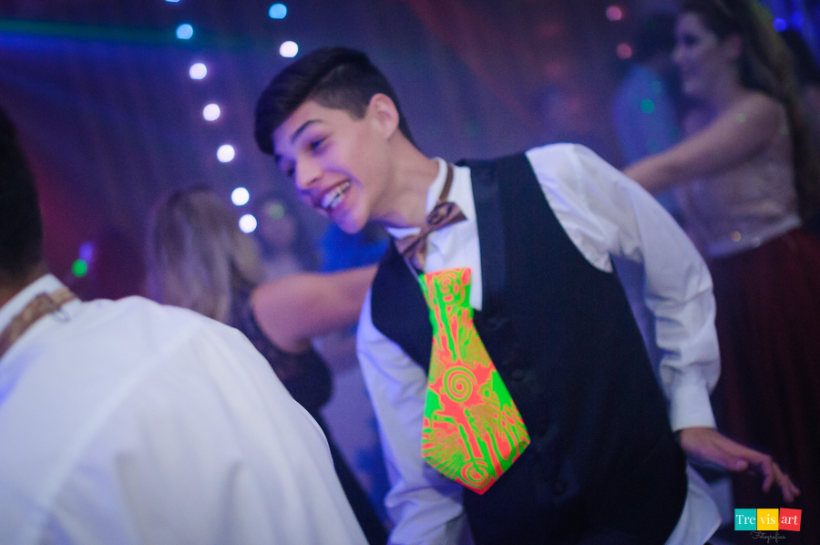 Amigos se divertindo na festa de 15 anos