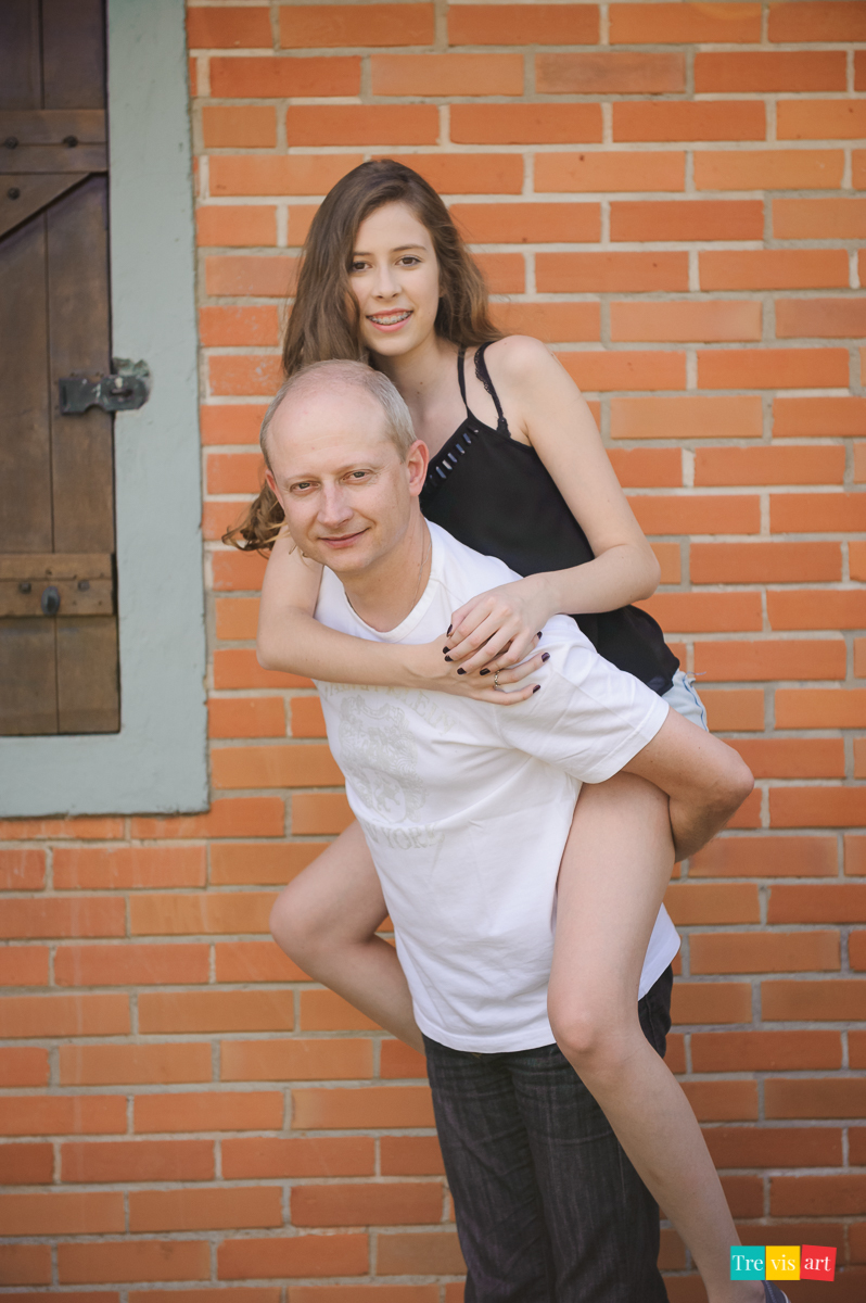 Menina com seu pai no book de 15 anos