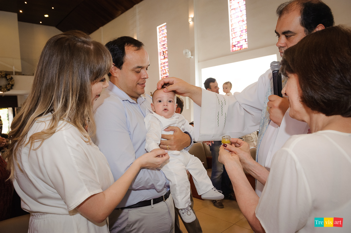 benção do padre batismo na igreja do santissimo sacramento em curitiba