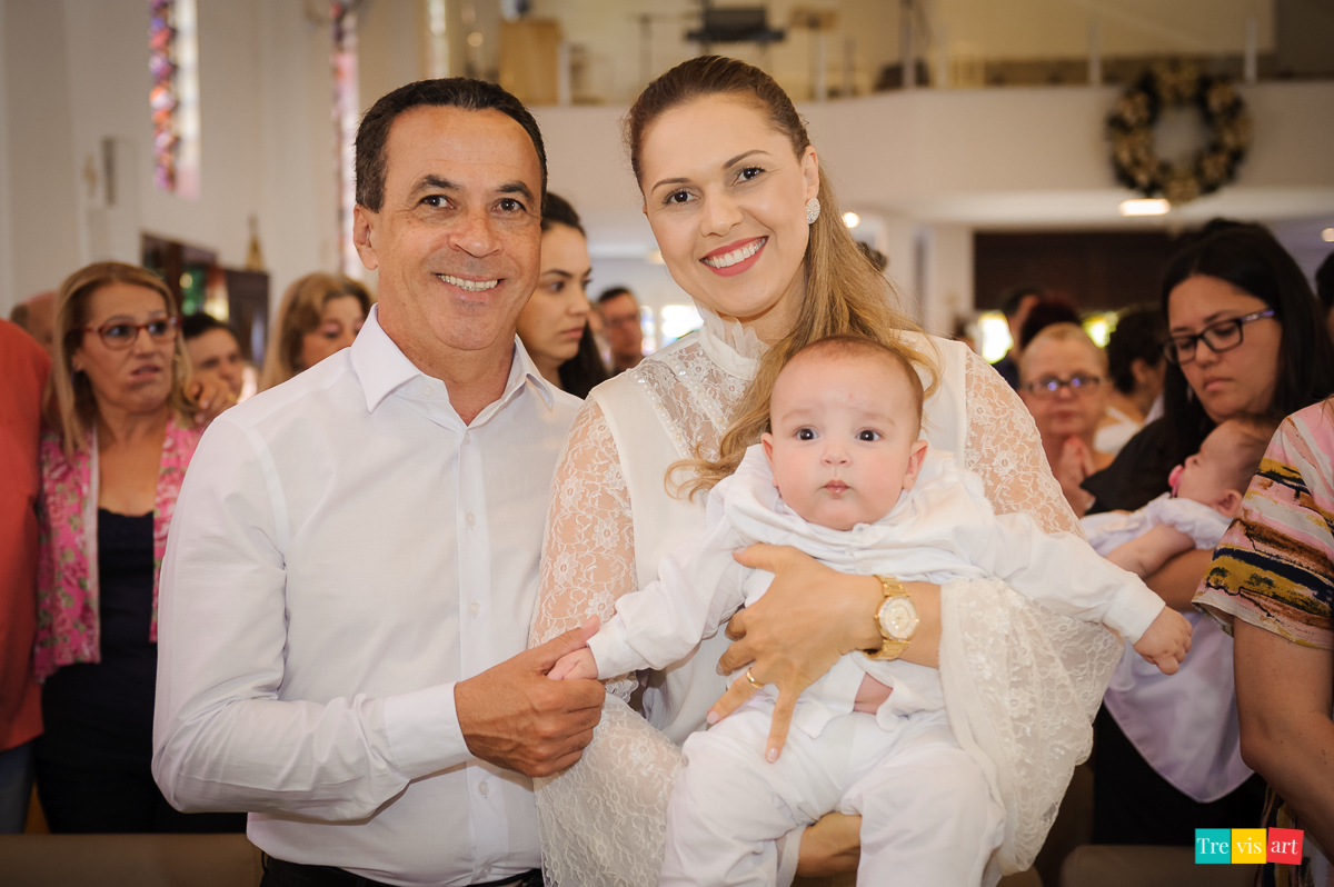 padrinhos na igreja no dia do batizado