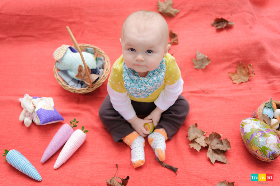 Fotografia acompanhamento bebê, tema páscoa, fotos no bosque do papa em curitiba