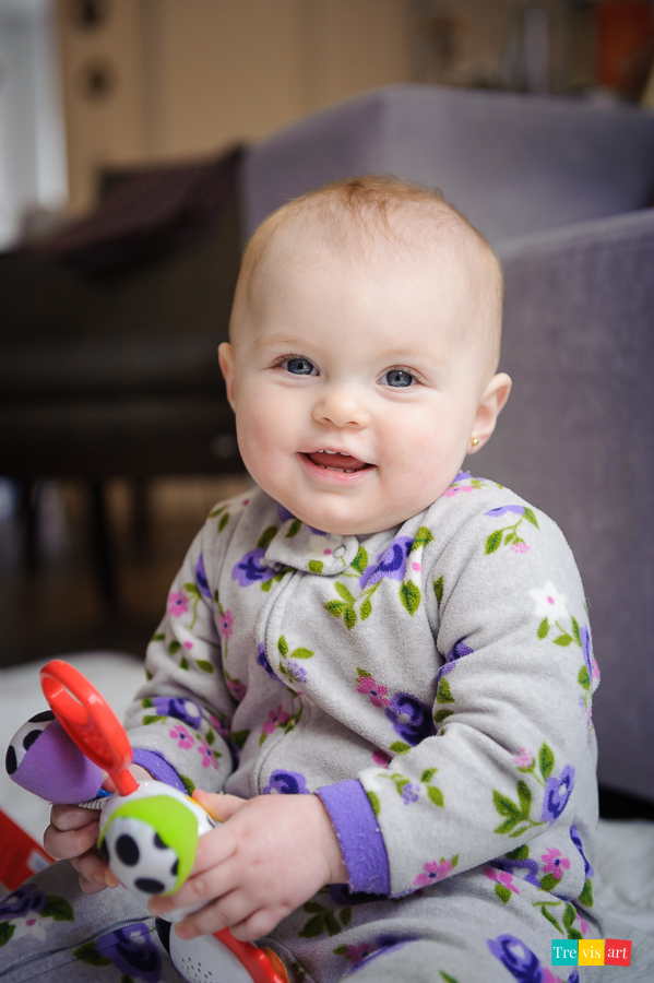 Foto linda de bebê sorrindo, fotos de acompanhamento trimestral em casa