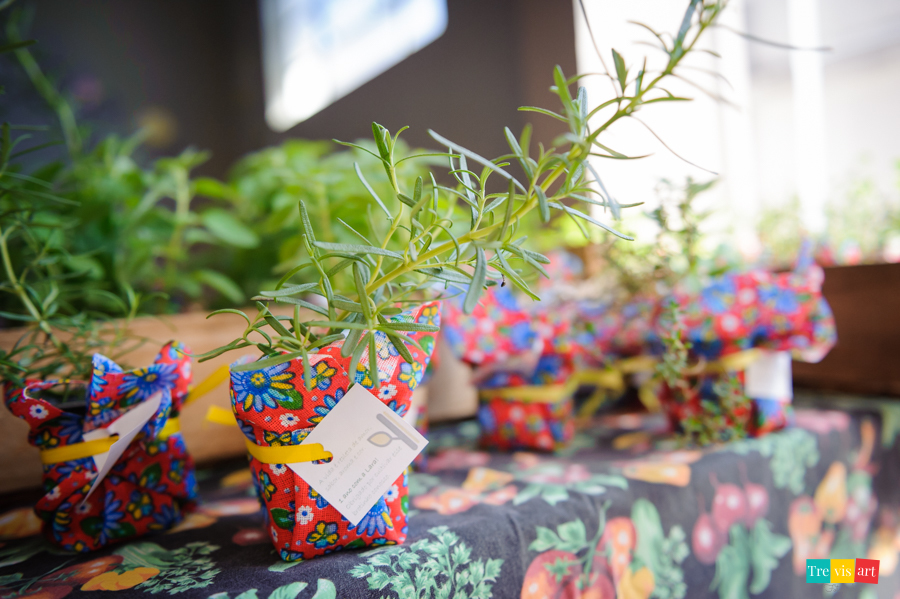 foto das lembrancinhas de festa infantil, tempero com tag de agradecimento