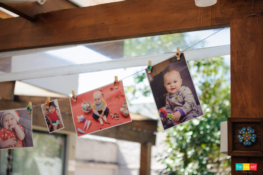 Varal de fotos decorando a festa de aniversario