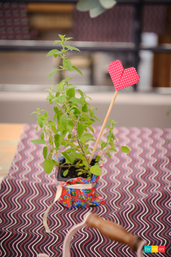 Foto do Centro de mesa da festa de aniversario infantil, vaso com tempeto