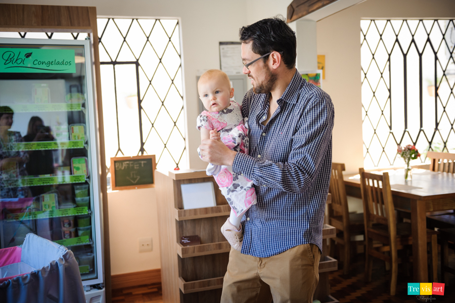 Foto aniversariante dançando na festa de aniversario com o pai
