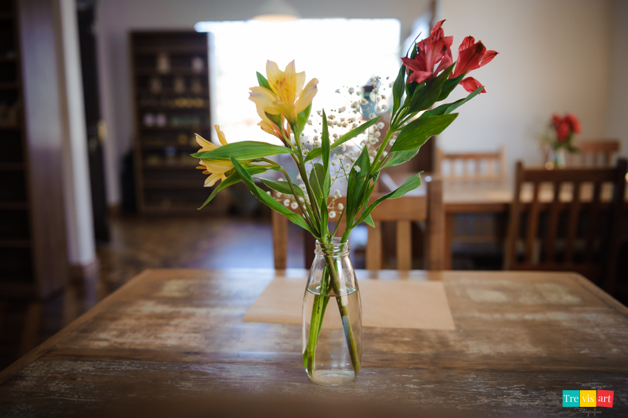 Vaso centro de mesa decorando a festa de aniversário