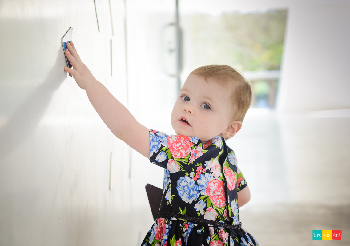 Foto criança brincando no Mon book infantil