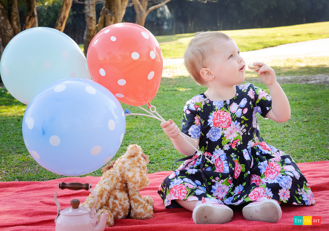 Menina com balões e bexigas  Museu do olho de Curitiba ensaio fotografico