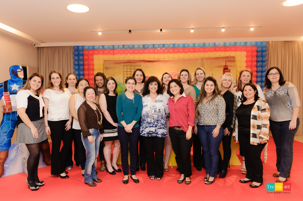 Foto mães de amigos convidados para a festa infantil no Buffet Mundo Kids.