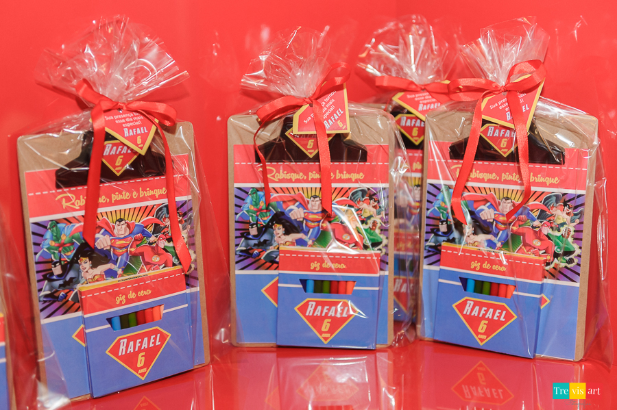 Foto lembrancinhas de festa infantil Tema super heróis