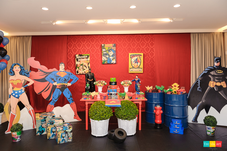 Foto decoração festa infantil em Buffet, tema Super Heróis.