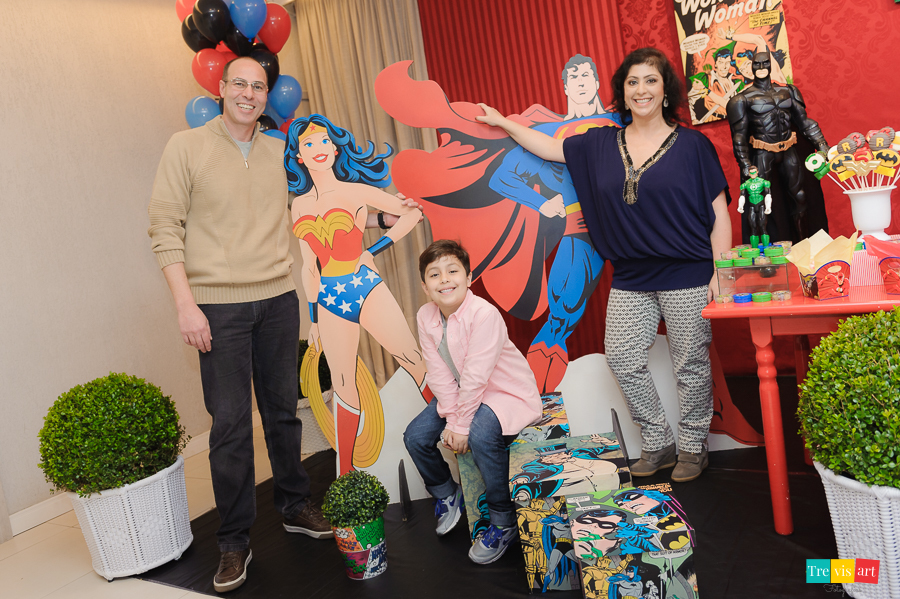 Foto família na decoração da festa de aniversario infantil. Tema Super Heróis.