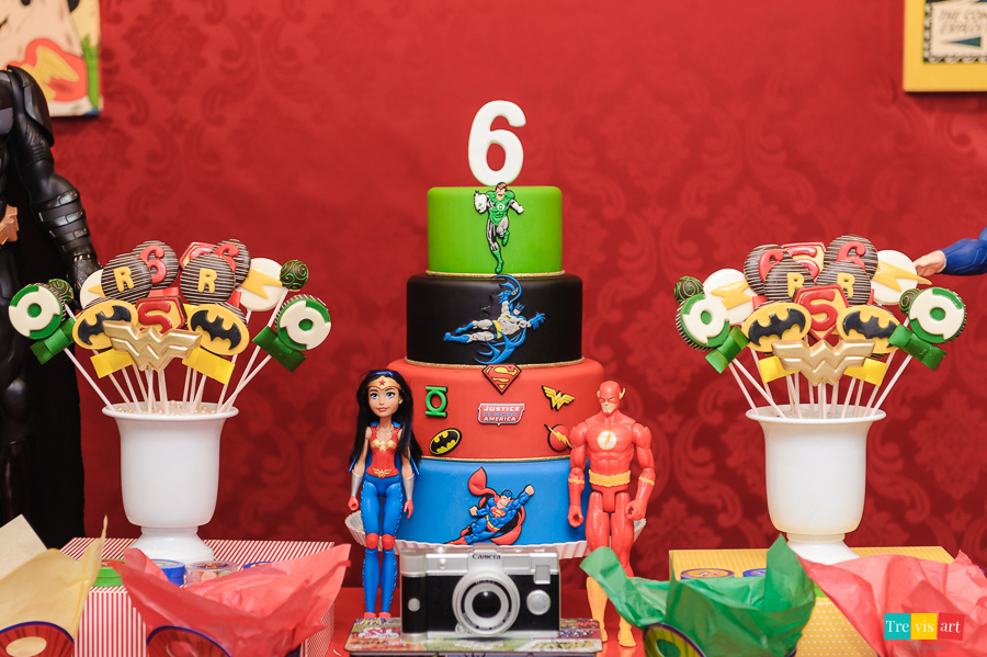Foto bolo de aniversário tema Super Heróis, Buffet Mundo Kids.