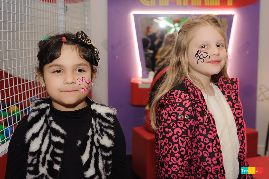 Foto camarim de pintura, festa infantil, tema Super Heróis, Buffet Mundo Kids