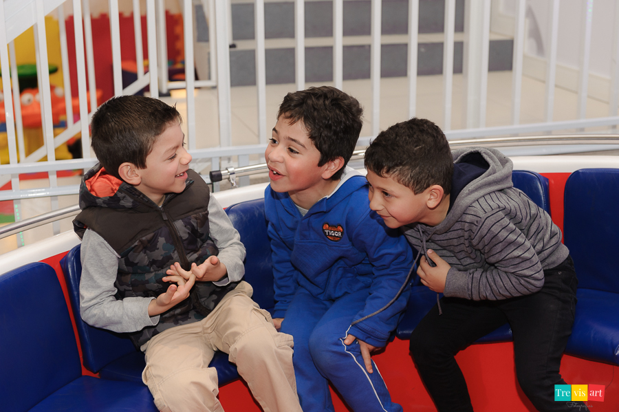 Foto convidados no La Bamba na festa de aniversario, Buffet Mundo Kids.