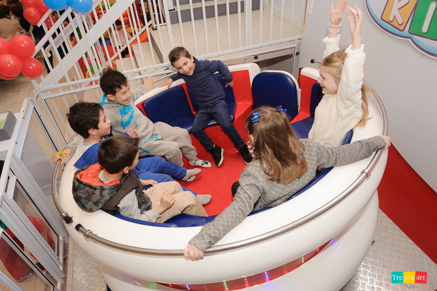 Foto convidados no La Bamba na festa de aniversario, Buffet Mundo Kids.