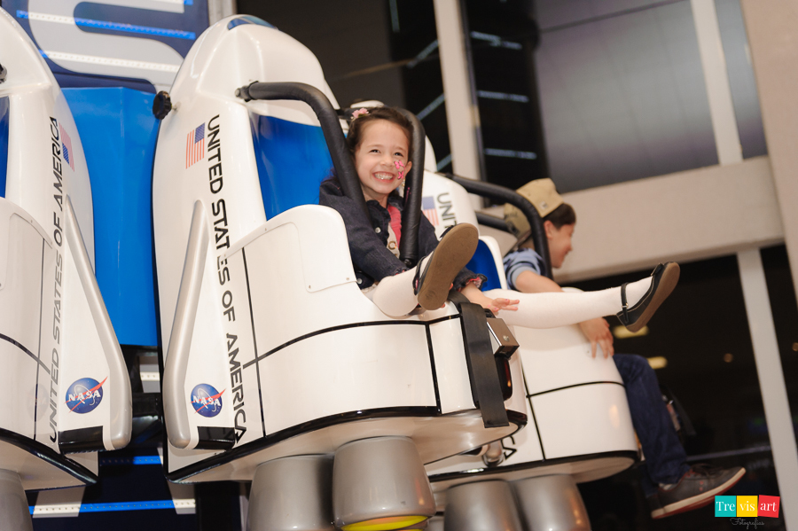 Foto convidados na Torre Espacial na festa de aniversario, Buffet Mundo Kids.