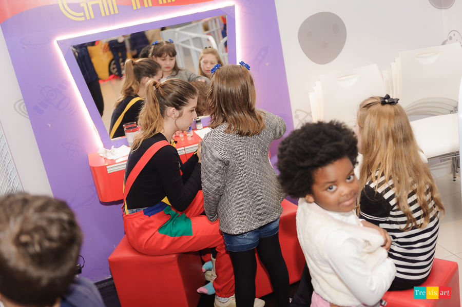 Foto camarim de pintura festa infantil. Festa de aniversario infantil